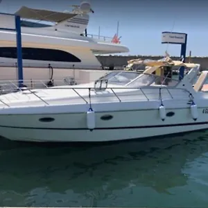 Bateau-hôtel Mareluna, Menton